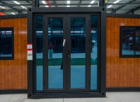 Maison conteneur extensible de 20 pieds en bois grain wengé jaune, vidéo, étanche, isolée, préfabriquée, pour usage extérieur toutes saisons