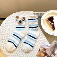 Chaussettes d'hiver pour femmes en polaire corail à rayures antidérapantes, épaisses, mi-mollet, avec motif de dessin animé en 3D, motif chiot mignon