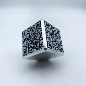 Étiquettes de code QR personnalisées, métal anodisé, cartes d'information gravées au laser - Product Image 5