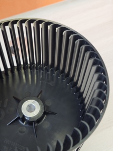 Fabricación de Moldes para Aspas de Turbinas Ecológicas de Precisión - Moldeo por Inyección de Plástico Personalizado para Sistemas de Flujo de Aire Industriales - Product Image 3
