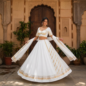 Elegante Lehenga Choli Blanco de Diseñador con Dupatta con Borde Metálico Dorado para Eventos Festivos y Bodas - Product Image 3