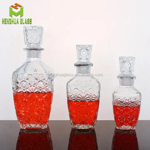 Botellas de Licor Cuadradas de Vidrio Transparente con Relieve Vintage, Más Vendidas, de 400 ml y 700 ml para Whisky, Vino, Licores y Ginebra con Tapón de Vidrio - Product Image 2
