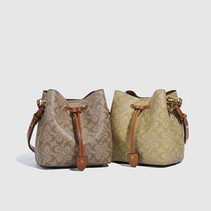 Bolso Tipo Cubo Multifuncional de Gran Capacidad, Modelo 2025 Hecho de material PU. Se Puede Llevar en la Mano o Colocar en el Cuerpo.1070 - Product Image 1