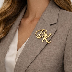 เข็มกลัดโลโก้ส่วนตัว เข็มกลัดติดเสื้อแบบกำหนดเองสำหรับบริษัท เข็มกลัดตราสัญลักษณ์บริษัท เข็มกลัดชื่อ เข็มกลัดสแตนเลสสตีล เข็มกลัดอักษรย่อแบบกำหนดเอง - Product Image 5