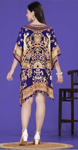 Robe longue caftan en viscose pour femme africaine, coupe ample, style poncho kimono, aspect satiné soyeux, idéale pour les vacances, les loisirs et les soirées bohèmes. - Product Image 3
