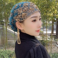 Chapeau Foulard Brodé Luxueux 2025 |   Fermeture à nœud queue de poisson et tissu en maille à paillettes et cristaux