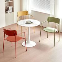 Chaise de salle à manger moderne en plastique PP avec pieds en métal pour salons et cuisines, vente en gros directe usine