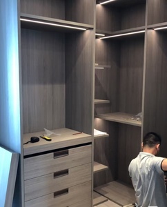 Diseño de Vestidor de Lujo Estilo Boutique <span class=keywords><strong>para</strong></span> <span class=keywords><strong>Dormitorio</strong></span> Principal de Villa, Armario Abierto, Sala de Vestir - Product Image 3