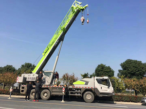 Grue de camion de 25 tonnes ZTC250V532-2 de haute qualité à vendre, grue de camion miniature de 25 tonnes montée sur camion - Product Image 3