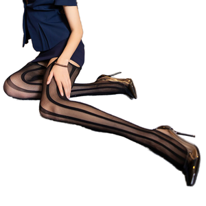 <span class=keywords><strong>Calze</strong></span> <span class=keywords><strong>a</strong></span> <span class=keywords><strong>rete</strong></span> trasparenti sexy taglie forti in maglia traspirante <span class=keywords><strong>a</strong></span> fantasia unita con <span class=keywords><strong>reggicalze</strong></span> - Product Image 1
