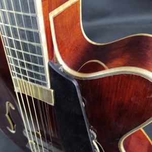 Guitarra Jazz Archtop <span class=keywords><strong>Yunzhi</strong></span> Modelo 810 com Tampo em Abeto e Escala em Ébano - Product Image 4