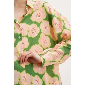 Chemise en popeline à imprimé floral pour femme, prépayée, boutonnée, à porter au quotidien, motif vert et rose - Product Image 4