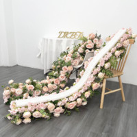 Chemin de table en soie artificielle personnalisé en usine, chemin de table luxueux rose vif avec des fleurs et de la verdure pour mariage