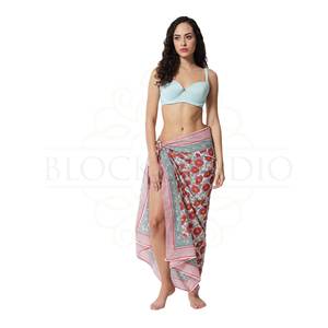 Pareo de Algodón con Estampado a Mano en Rojo Rubor y Verde Salvia para Mujer, Ligero, para Usar como Cubrebañador, Ropa de Playa y Resort para el Verano - Product Image 4