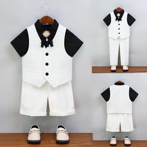 Elegante Completo Formale da Bambino 5 Pezzi: Gilet Bianco, Camicia Nera a Maniche Corte con Spilla + Pantaloncini per Abbigliamento Estivo Bambini - Product Image 1