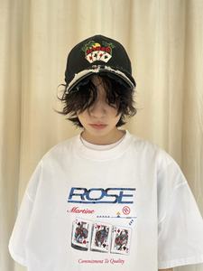 Casquette <span class=keywords><strong>de</strong></span> baseball vintage en PVC vieilli à 6 panneaux, broderie <span class=keywords><strong>de</strong></span> cartes à jouer à bord usé, <span class=keywords><strong>Martine</strong></span> Rose FW25 - Product Image 5