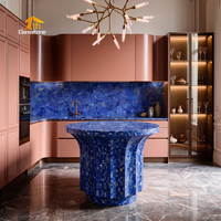Table d'îlot de cuisine en pierre semi-précieuse bleu turquoise pour projet hôtelier ou de villa, comptoir de luxe rétroéclairé