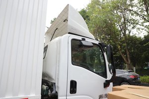Nueva Camioneta Eléctrica DF 4X2 con Autonomía de 450 KM, Batería CATL de 140 KWH, Caja Cerrada para Transporte de Carga en Todo Clima - Product Image 4