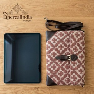 Sac bandoulière marron fait main en coton imprimé au bloc avec fermeture à boucle, style bohème, vente en gros, export Inde - Product Image 3