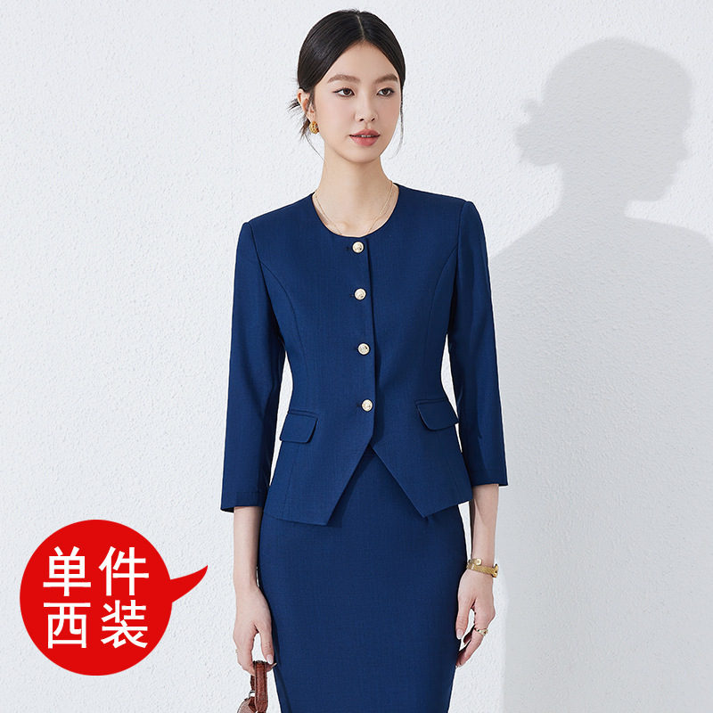 Dark blue three-quarter sleeve [single-piece suit]