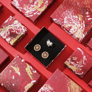 Boîte d'emballage cosmétique en carton pliable, réutilisable, portable, à motif floral rouge irrégulier, pour crème pour les yeux, maquillage, soins de la peau, recyclée - Product Image 3