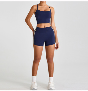 Soutien-gorge de sport pour femme à fines bretelles spaghetti, dos croisé, froncé, avec coussinets amovibles, maintien léger, idéal pour le yoga, le Pilates, la gym et le fitness - Product Image 2