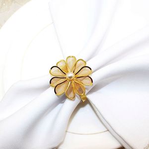 Anneaux de serviette en métal robustes au design floral, très demandés, pour la décoration de table de Noël, de mariage ou de dîner - Product Image 4