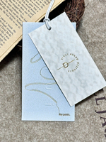 Étiquettes personnalisées en papier pour vêtements, étiquettes suspendues de luxe de haute qualité, designs uniques pour étiquettes suspendues