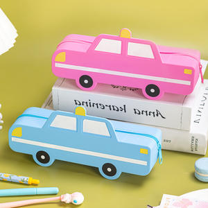 Nouvelle trousse à crayons en silicone en forme de voiture de police de dessin animé, sac à stylos portable pour véhicule, fournitures scolaires pour enfants, vente en gros - Product Image 3