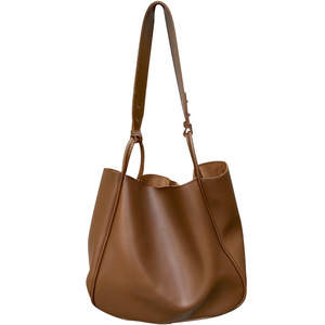 กระเป๋าโท้ทผู้หญิงความจุขนาดใหญ่สีทึบนุ่มสบายพร้อมตัวล็อคแม่เหล็กสำหรับใช้ในชีวิตประจำวัน - Product Image 5