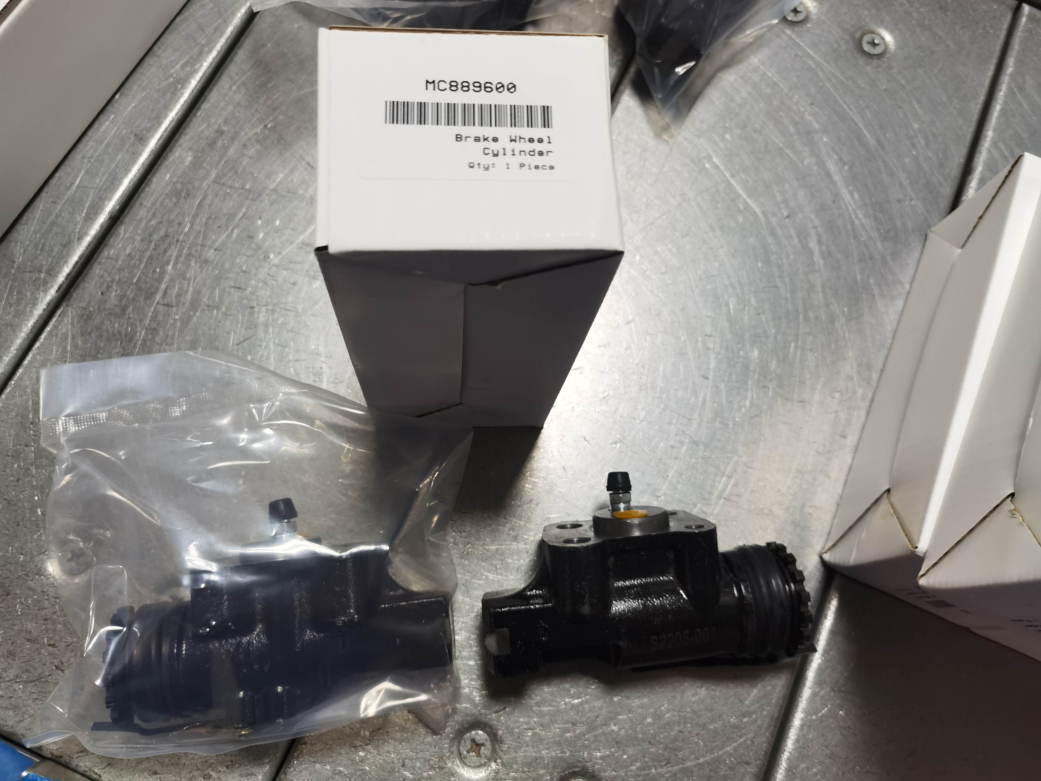 MC889600 Brake Cylinder Brake Wheel Cylinder for Mitsubishi MC889600