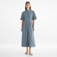Robe chemise mi-longue OEM ODM tendance pour femme, bleu-gris, boutonnée sur le devant, col montant, manches courtes, taille nouée, pour tenue décontractée ou de bureau
