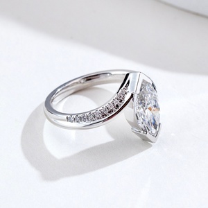 Anillo de Compromiso Solitario de Oro de 18k MSR-1942 con Diamante Cultivado en Laboratorio de 1.5CT D VS1 en Forma de Marquesa - Product Image 3