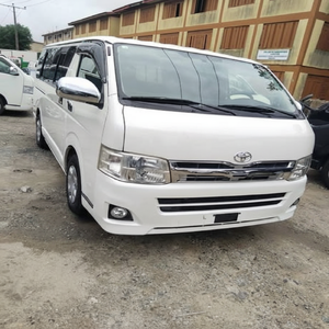Toyota Hiace Minibus Diesel 10 13 15 18 Places Hiace Type Passager Mini Bus Prix d'usine à VENDRE Bonne condition Fonctionnement - Product Image 1