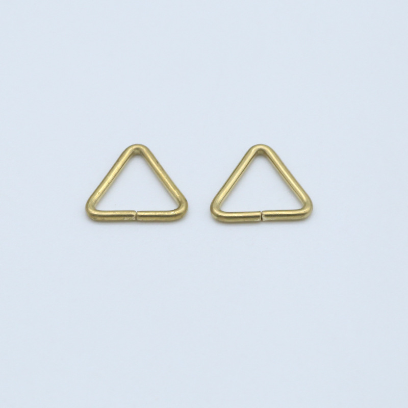 Hebilla triangular en blanco de cobre de 8x8 mm