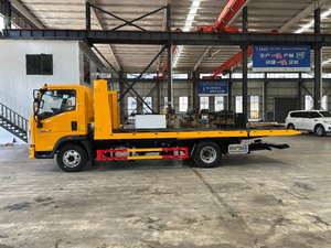 Camion de dépannage à plateau plat HOWO 4x2, véhicule de récupération robuste avec treuil pour service routier d'urgence et assistance en cas de panne - Product Image 2