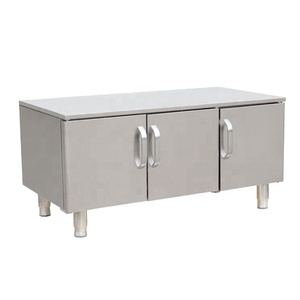 Gabinete de cuerpo de acero inoxidable para equipo de cocina comercial con 3 puertas con pies ajustables en altura - Product Image 1