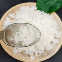 Sulfate d'aluminium de qualité alimentaire en flocons, coagulant cristallin pour le traitement de l'eau potable et la fabrication du papier
