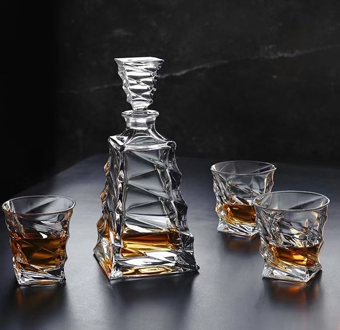 1/6 Wholesale classical crystal luxury whiskey decanter glasses 6 whiskey bar set