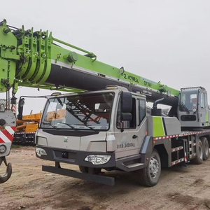 Grúa sobre Camión Zoomlion Usada de 30 Toneladas en Excelentes Condiciones con Componentes Principales: Motor y Unidad de Potencia - Product Image 1