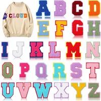 Patchs brodés thermocollants personnalisés faits à la main avec forme alphabet et design à sequins pour chapeaux et serviettes - Vente directe usine