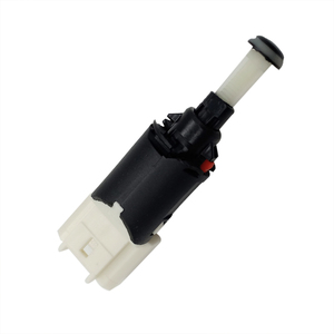 8200168238 interrupteur des feux de freins Pour <span class=keywords><strong>Renault</strong></span> <span class=keywords><strong>Kangoo</strong></span> 2001- Modus 2004 Pittoresque MK2 2003- Twingo 2007-Maître MK4 2010- FST-RE-1095 - Product Image 1