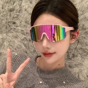 Lunettes de soleil sport roses à monture intégrale, verres miroir UV400, protection pour le cyclisme, le ski, la randonnée, les activités de plein air, lunettes pour femmes - Product Image 1