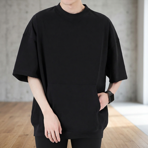 เสื้อยืดคอกลมแขนสั้นผู้ชายทรงโอเวอร์ไซส์ สีดำ ผ้าฝ้ายเนื้อเจอร์ซีย์ ดีไซน์เรียบง่าย สีพื้น - Product Image 1