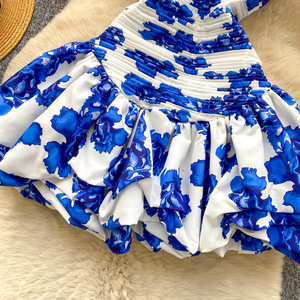 Gonna a pieghe elasticizzata con spalle arricciate e orlo a balze, stile vacanza francese, invernale, senza spalline, per donna - Product Image 5