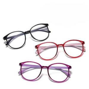 Lunettes <span class=keywords><strong>de</strong></span> <span class=keywords><strong>lecture</strong></span> ultra-légères TR90 pour femmes Loupe mignonne anti-lumière bleue avec anti-fatigue Disponible en montures rouge et marron - Product Image 3
