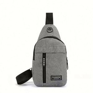 Bolso Bandolera Deportivo Impermeable con Orificio para Auriculares y Logotipo Personalizado, Bolso de Pecho para Hombre - Product Image 1