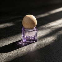 Botol Roll-On Kaca Heksagonal Berwarna 8ml Tersedia, dengan Tutup Kayu untuk Minyak Atsiri, Parfum, Air Floral, Semprotan, dan Cetakan