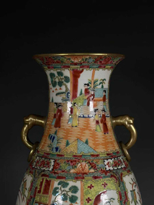 Jarrones <span class=keywords><strong>de</strong></span> <span class=keywords><strong>Porcelana</strong></span> <span class=keywords><strong>Canton</strong></span> Famille Rose del Siglo XIX, Antiguos, Policromados y Dorados, con Decoración <span class=keywords><strong>de</strong></span> Medallón <span class=keywords><strong>de</strong></span> Rosas - Product Image 4