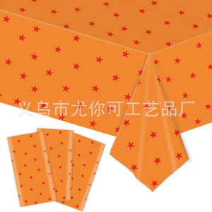 Ensemble de vaisselle jetable sur le thème des étoiles pour fête d'anniversaire avec assiettes, serviettes, couverts et nappe pour la célébration des enfants - Product Image 5